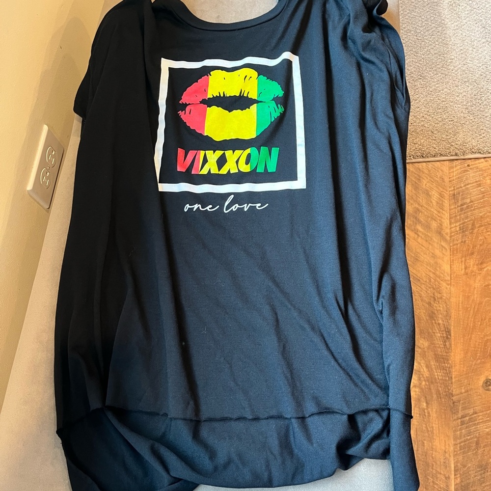 Vixxon Black “One Love” Short Sleeve Tee